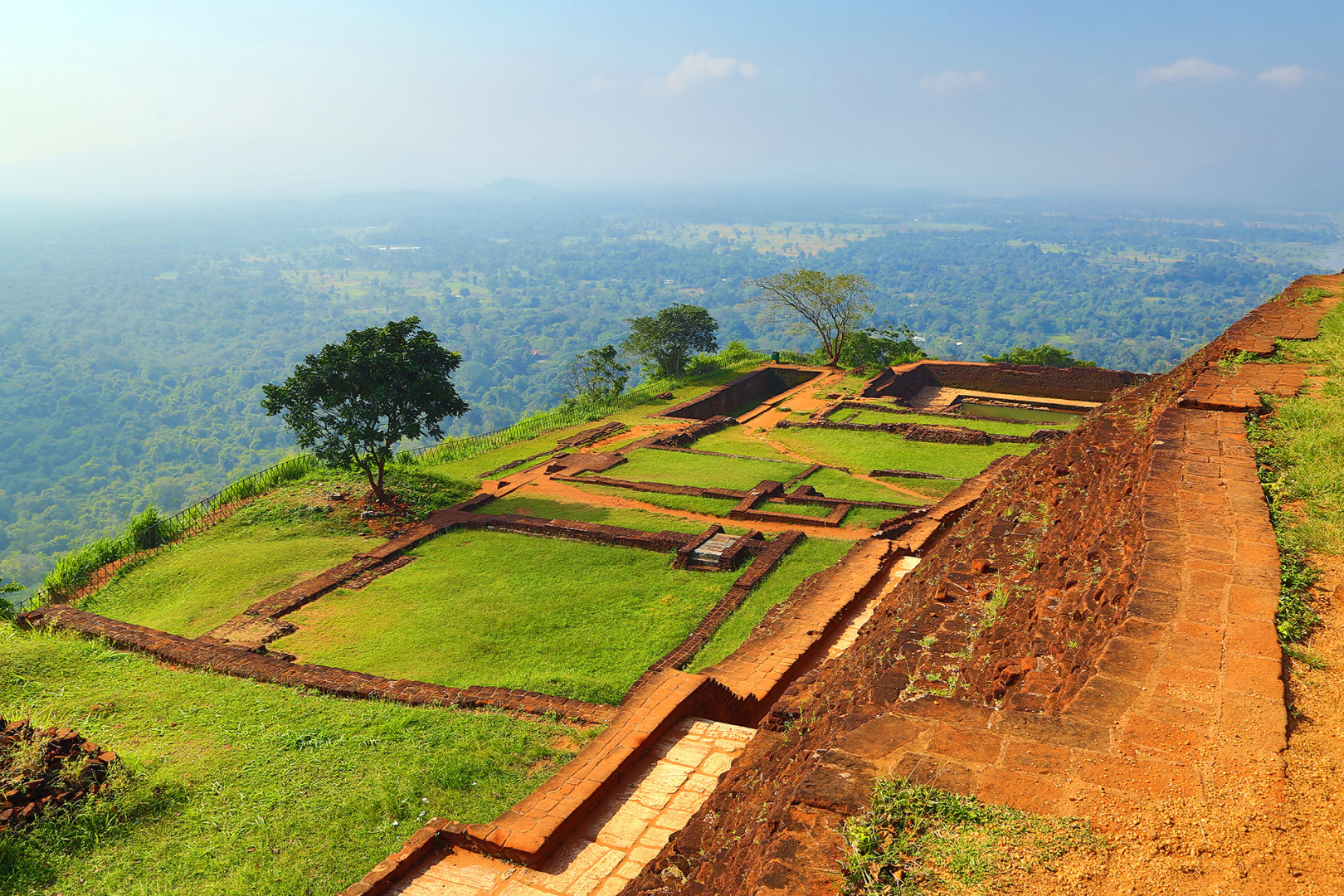 Tourist Attraction in Sri Lanka 1. Asian Ancient City of a Thousand Years: Ancient City of Sigiriya